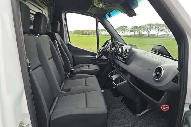 Mercedes-Benz Sprinter (2024) thumbnail 6