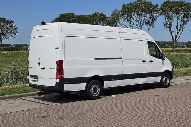 Mercedes-Benz Sprinter (2024) thumbnail 3