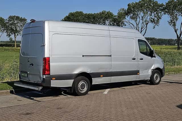 Mercedes-Benz Sprinter (2023) thumbnail 3