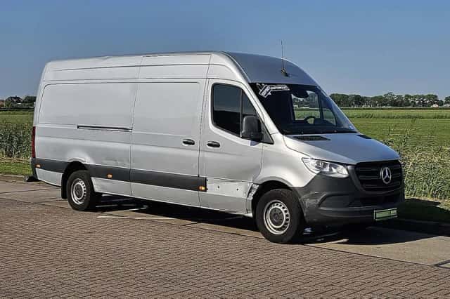 Mercedes-Benz Sprinter (2023) thumbnail 4