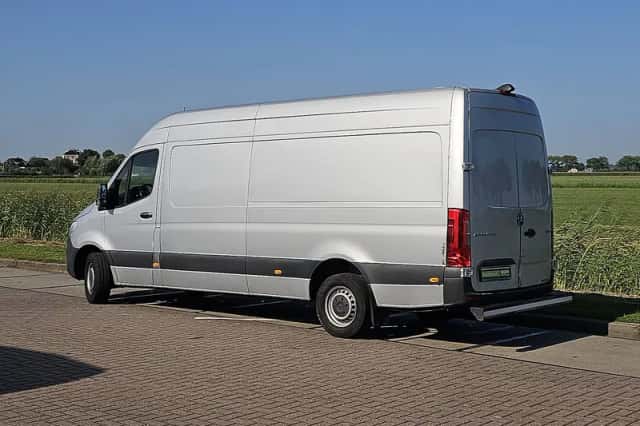 Mercedes-Benz Sprinter (2023) thumbnail 5