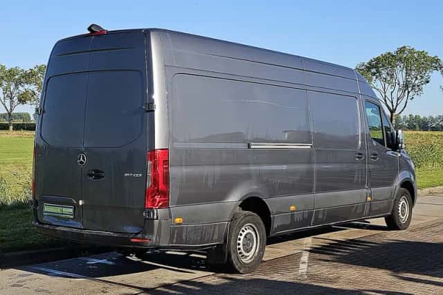 Mercedes-Benz Sprinter (2023) thumbnail 3