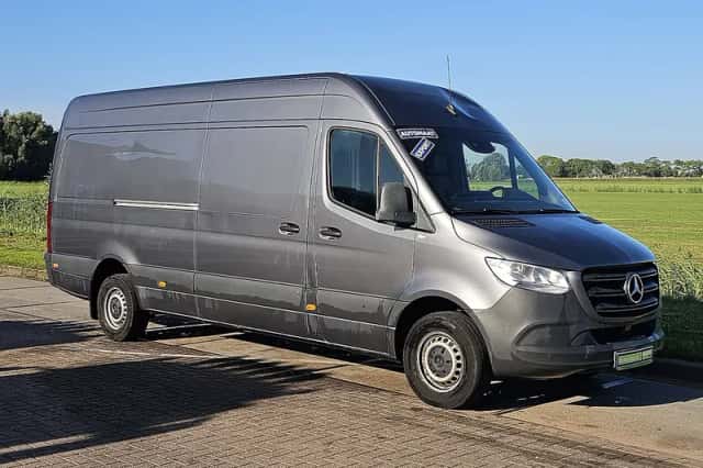 Mercedes-Benz Sprinter (2023) thumbnail 4