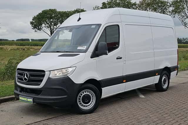 Mercedes-Benz Sprinter (2022) thumbnail 2