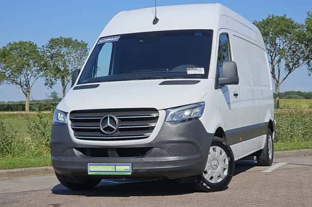Mercedes-Benz Sprinter (2022) thumbnail 1
