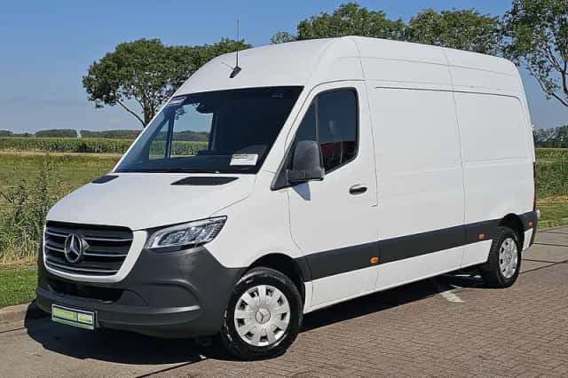 Mercedes-Benz Sprinter (2022) thumbnail 2