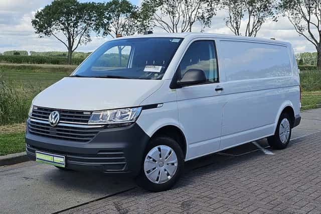 Volkswagen Transporter (2021) thumbnail 2