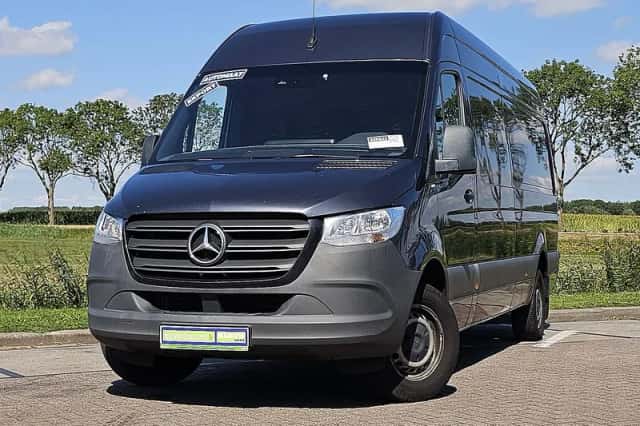 Mercedes-Benz Sprinter (2023) thumbnail 1