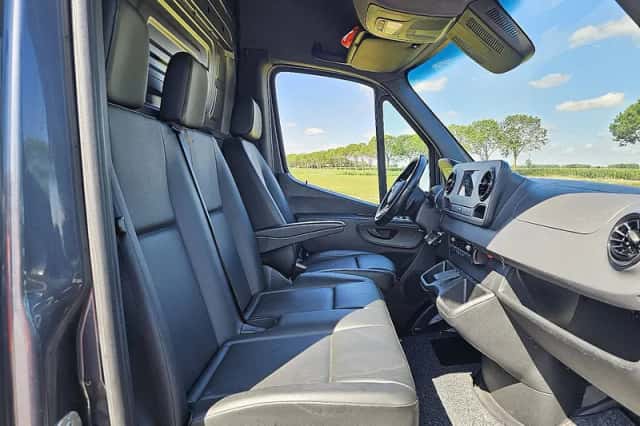 Mercedes-Benz Sprinter (2023) thumbnail 6