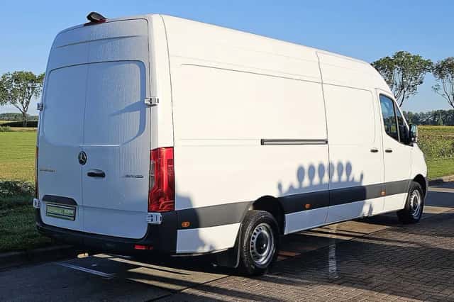 Mercedes-Benz Sprinter (2024) thumbnail 3