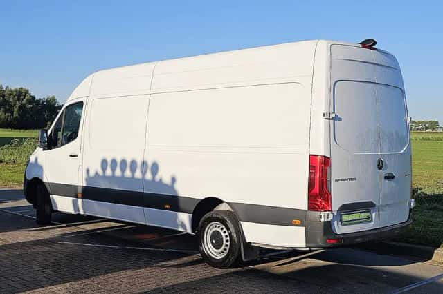 Mercedes-Benz Sprinter (2024) thumbnail 5