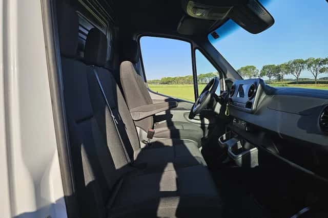 Mercedes-Benz Sprinter (2024) thumbnail 6