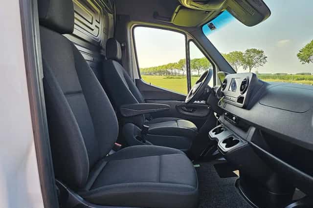Mercedes-Benz Sprinter (2024) thumbnail 6