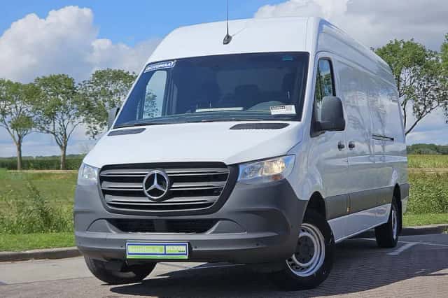 Mercedes-Benz Sprinter (2021) thumbnail 1