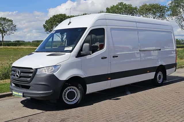 Mercedes-Benz Sprinter (2021) thumbnail 2