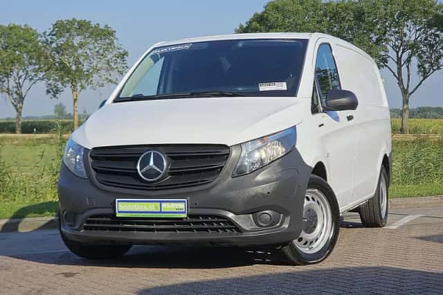 Mercedes-Benz eVito (2024) thumbnail 1