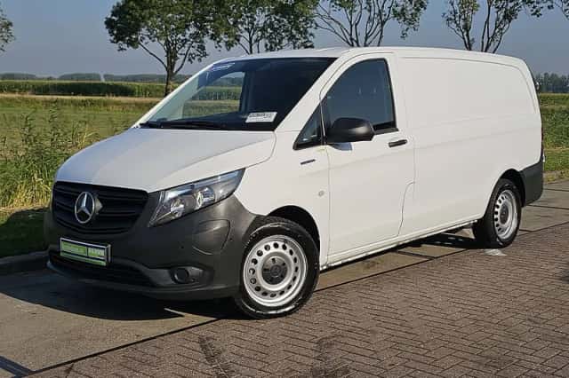 Mercedes-Benz eVito (2024) thumbnail 2