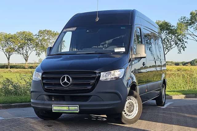 Mercedes-Benz Sprinter (2023) thumbnail 1