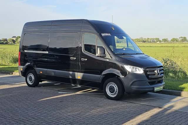 Mercedes-Benz Sprinter (2023) thumbnail 4