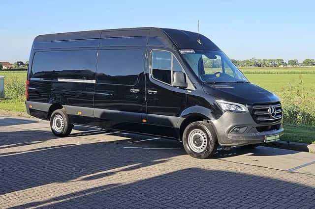 Mercedes-Benz Sprinter (2023) thumbnail 4