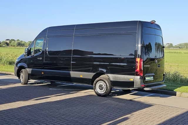 Mercedes-Benz Sprinter (2023) thumbnail 5