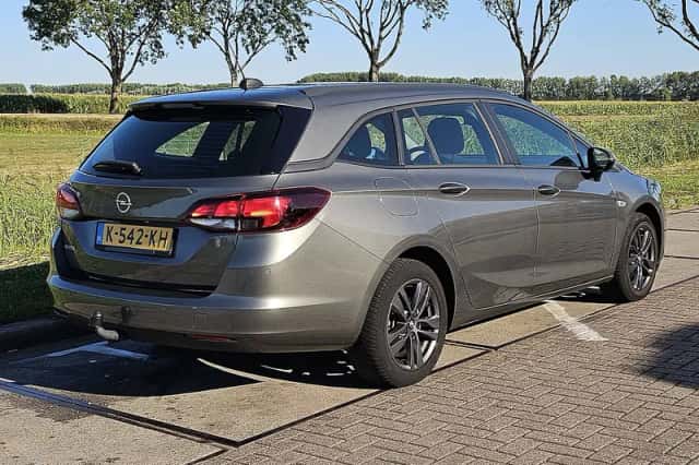 Opel Astra (2021) thumbnail 3