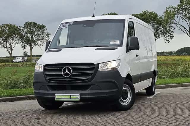 Mercedes-Benz Sprinter (2022) thumbnail 1