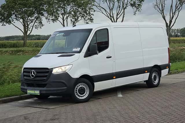 Mercedes-Benz Sprinter (2022) thumbnail 2