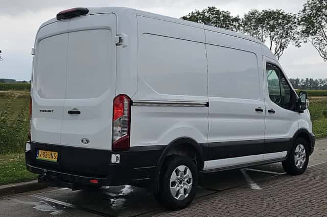 Ford Transit (2024) thumbnail 3