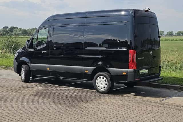 Mercedes-Benz Sprinter (2023) thumbnail 5