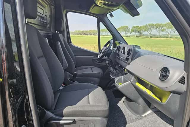Mercedes-Benz Sprinter (2023) thumbnail 6