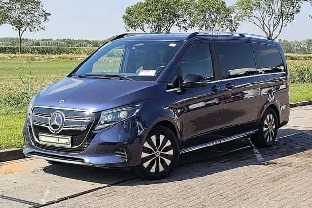 Mercedes-Benz EQV (2024) thumbnail 2