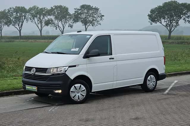Volkswagen Transporter (2021) thumbnail 2