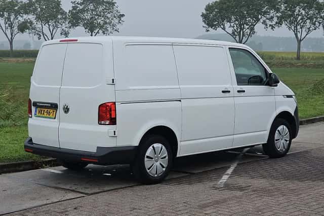 Volkswagen Transporter (2021) thumbnail 3