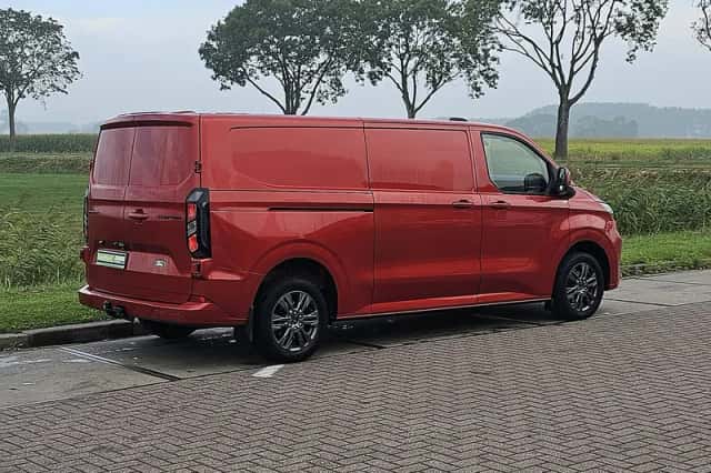 Ford Transit (2024) thumbnail 3