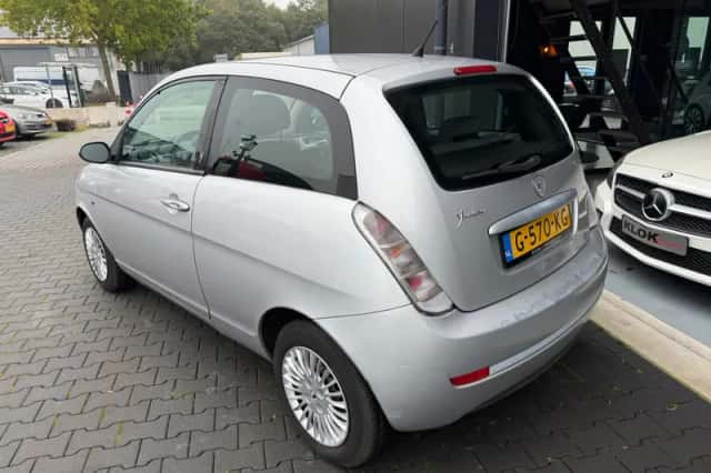 Lancia Ypsilon (2007) thumbnail 3