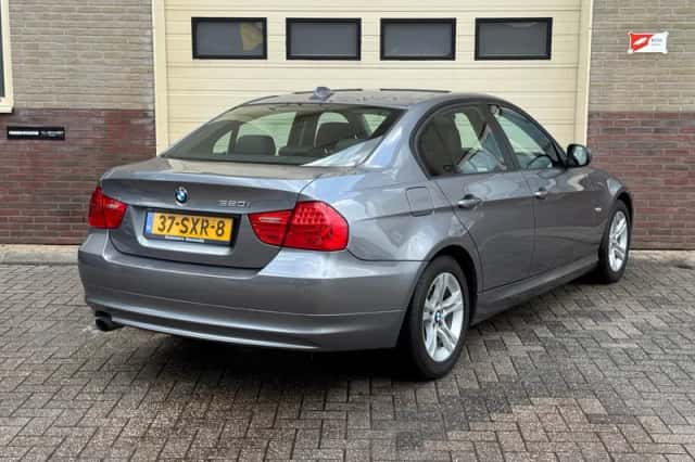 BMW 3-Serie (2011) thumbnail 2