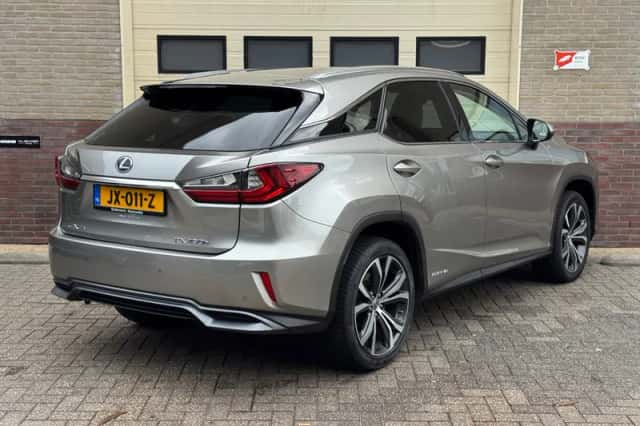 Lexus RX (2016) thumbnail 2