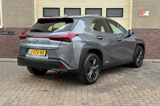 Lexus UX (2020) thumbnail 2