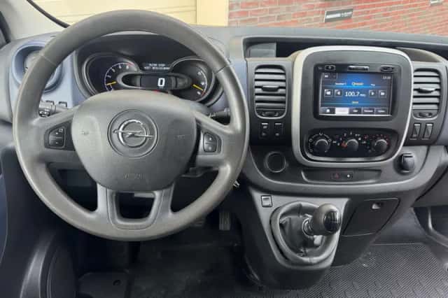 Opel Vivaro (2014) thumbnail 3