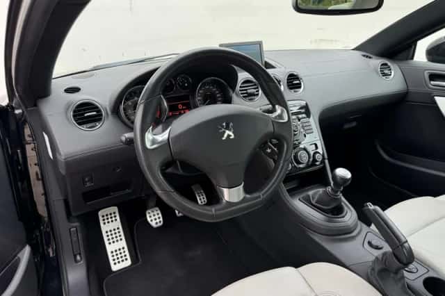 Peugeot RCZ (2012) thumbnail 3