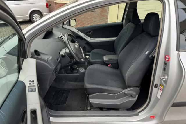 Toyota Yaris (2007) thumbnail 4