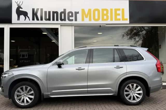 Volvo XC90 (2017) thumbnail 2