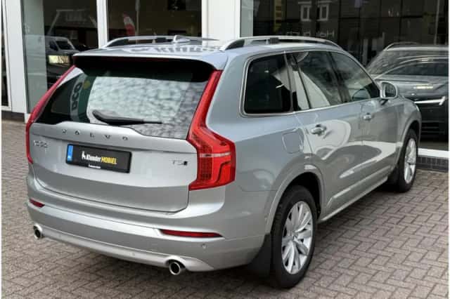 Volvo XC90 (2017) thumbnail 3