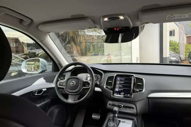 Volvo XC90 (2017) thumbnail 5