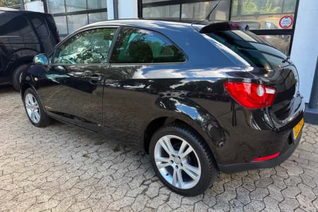 SEAT Ibiza (2011) thumbnail 3
