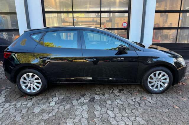 SEAT Leon (2013) thumbnail 2