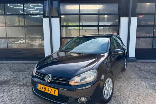 Volkswagen Golf (2011) thumbnail 1