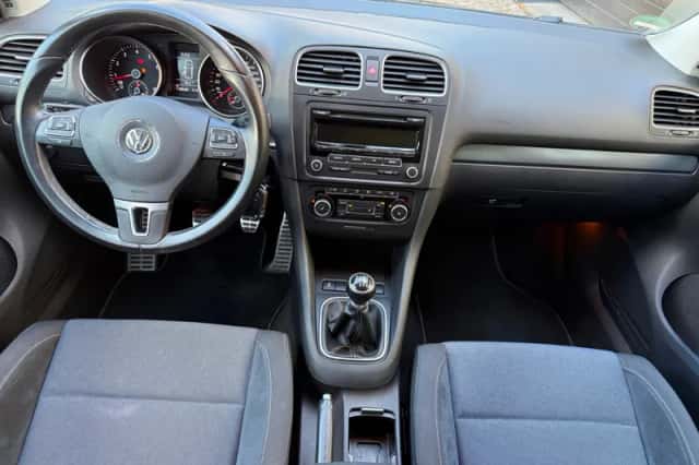 Volkswagen Golf (2011) thumbnail 2