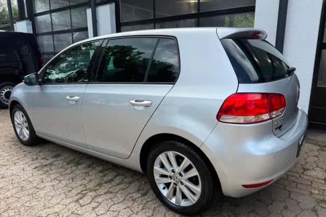 Volkswagen Golf (2011) thumbnail 2